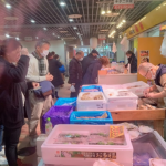 American guests enjoyed Tukiji fish market and many temples (20231108-2)